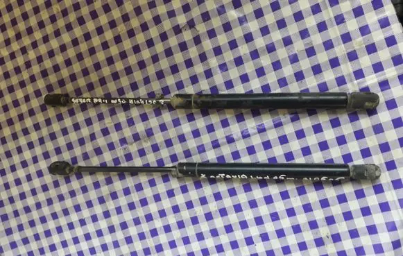 Skoda Octavia Mk1 (1U) Tailgate/trunk strut/damper