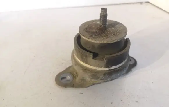 Citroen C5 Engine mount bracket