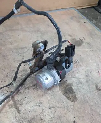 BMW 5 G30 G31 G38 Vacuum pump 6880628