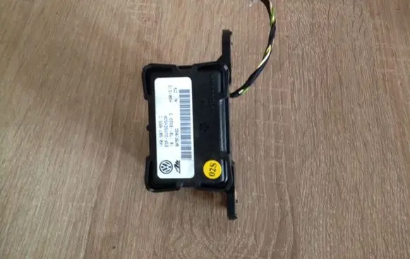 Volkswagen Golf V ESP acceleration yaw rate sensor 1K0907655C