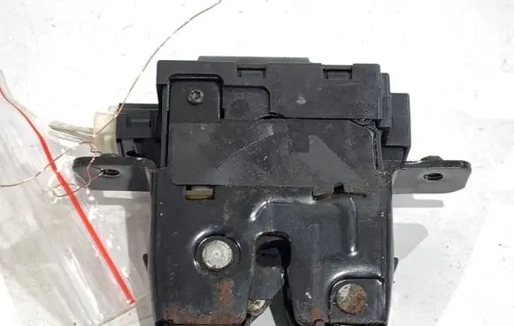 Renault Laguna III Tailgate exterior lock 8200747429B
