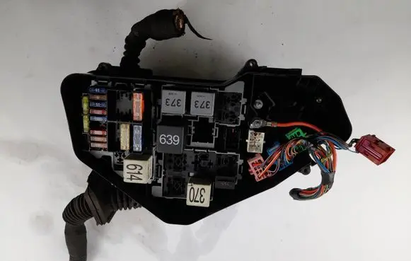 Volkswagen Touareg I Fuse module 7l0937615