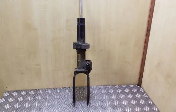 Volkswagen Touareg I Front shock absorber/damper 7L6413031L