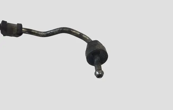 Volvo V40 Fuel injector supply line/pipe