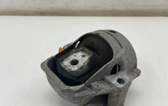 Porsche Macan (95B) Engine mount bracket 8R0199381