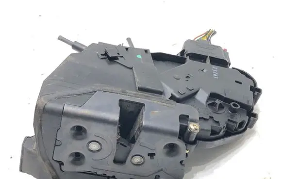 Mazda 3 II Front door lock