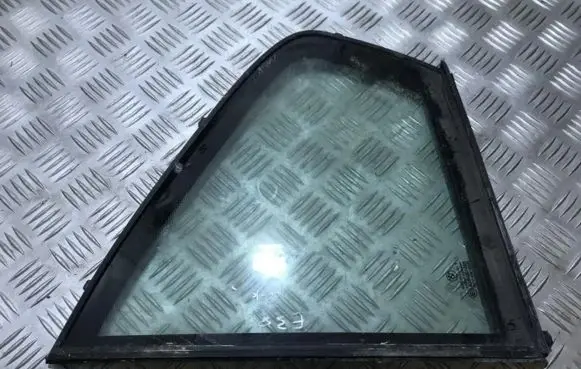 BMW 7 E38 Rear side window