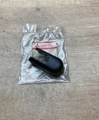 Mitsubishi Colt Wiper trim MN152106 REARWIPERNUTCOVER