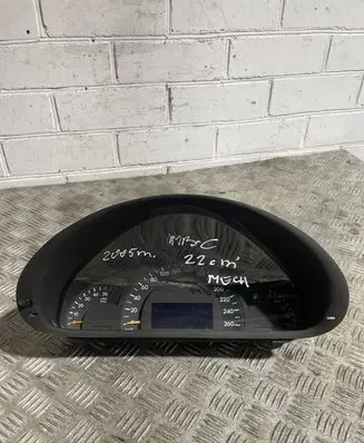Mercedes-Benz C W203 Speedometer (instrument cluster) A2035403047