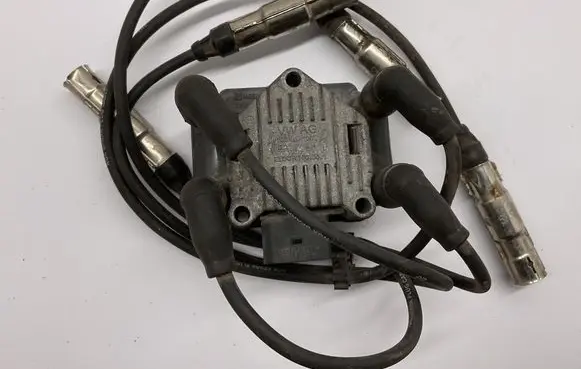 Volkswagen Golf VI High voltage ignition coil 032905106E