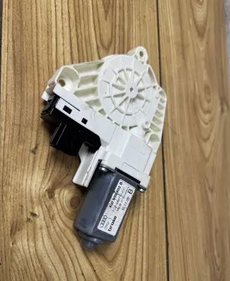 Audi Q7 4L Front door window regulator motor 4L0959802B 989719200