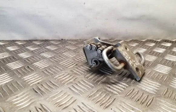 Audi A4 S4 B7 8E 8H Front door lower hinge 8E0833411B