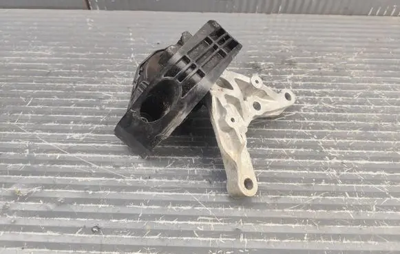 Peugeot 2008 II Engine mounting bracket 9834135980