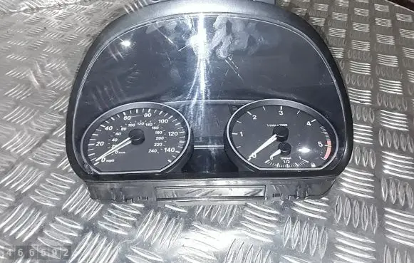 BMW 1 E81 E87 Speedometer (instrument cluster) 215461901