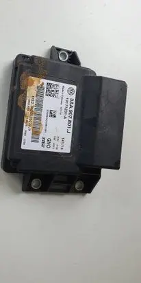 Volkswagen PASSAT B7 Airbag control unit/module