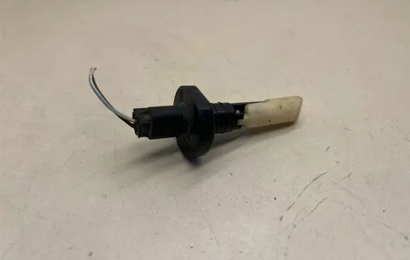 Mercedes-Benz E W211 Windshield washer fluid level sensor 2205400045