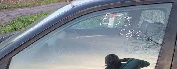 BMW 5 E39 Sliding door window/glass 