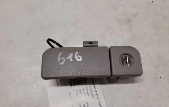 Mitsubishi Grandis Glove box lock 