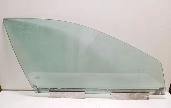 Volvo XC70 Front door window glass four-door