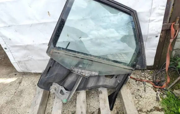 Audi 80 90 B3 Rear door window/glass frame 