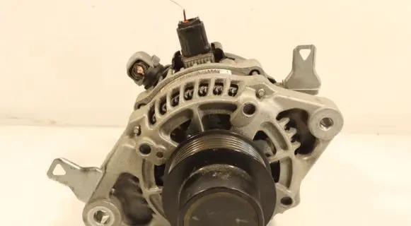 Toyota Yaris XP210 Generator/alternator 270600Q170