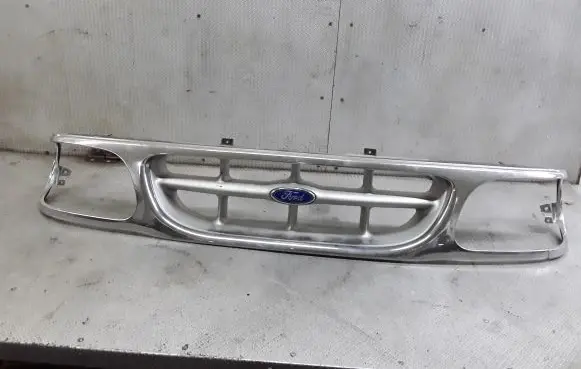 Front bumper upper radiator grill