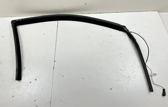 Maserati Quattroporte Rubber seal front coupe door window 