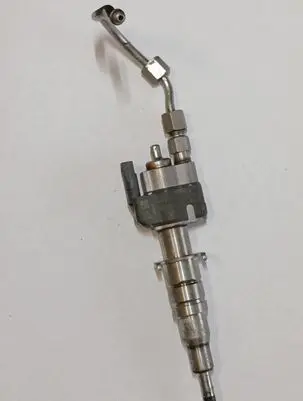 BMW 3 E90 E91 Fuel injector 7589048 1353758904811
