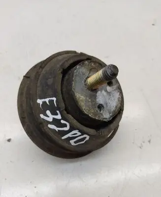BMW 7 E32 Engine mount bracket