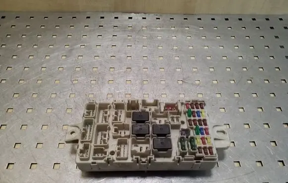 Mitsubishi L200 Fuse module
