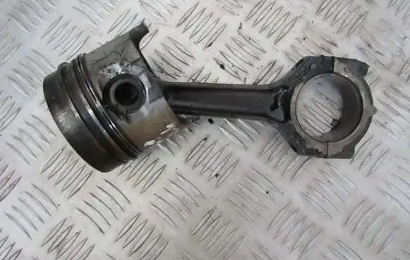 Renault Clio II Piston with connecting rod