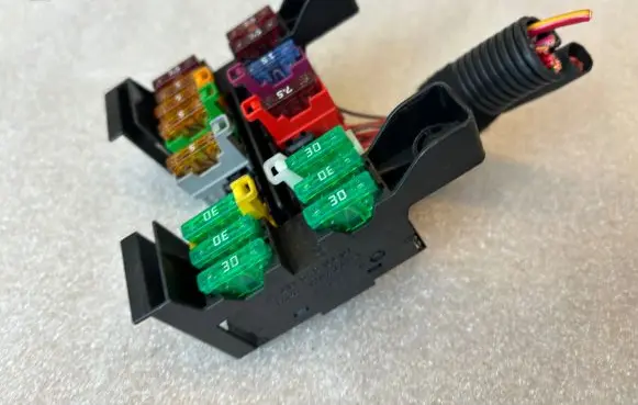 Mercedes-Benz E W211 Fuse module 2115450301 1080999117 A2115450301