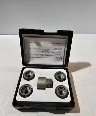 Opel Astra J Anti-theft wheel nuts and lock 13331034 1008004 S0213MADE
