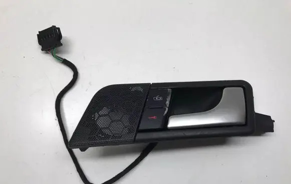 Audi A2 Front door interior handle 820837020 E040313522
