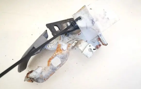 Mazda 3 I Fuel tank opening switch 