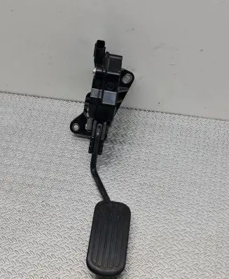 Toyota Prius (XW50) Accelerator throttle pedal 7811047060 1988001960 04U27E00265