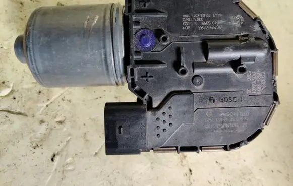 Volkswagen Golf VII Wiper motor 5G1955119A