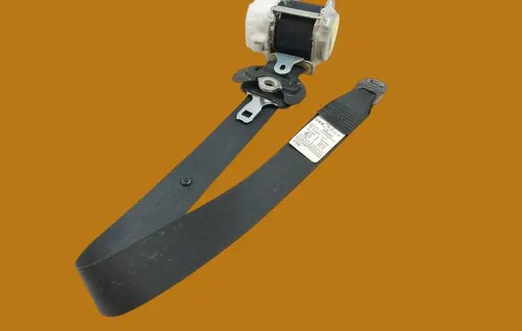 Toyota Avensis T270 Front seatbelt 