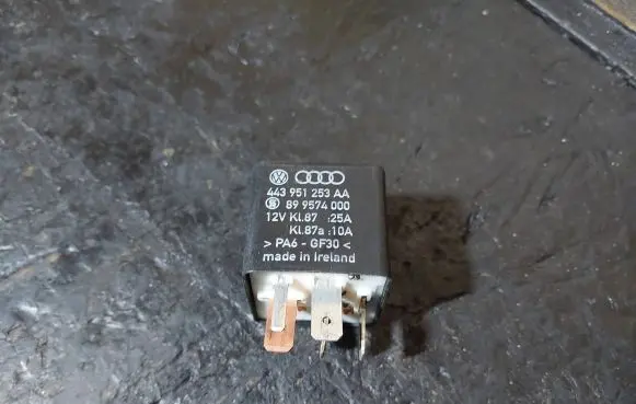 Audi A4 S4 B5 8D Other relay 443951253AA 899574000 219