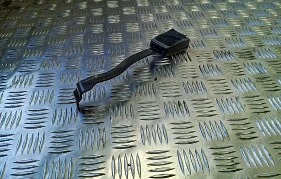 Seat Toledo III (5P) Front seatbelt buckle 5P0857756E 271005