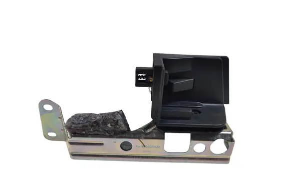 BMW X3 G01 Parcel shelf load cover mount bracket 5147739658206 18031010 9904007453