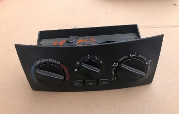 Mitsubishi Space Star Climate control unit MR914556