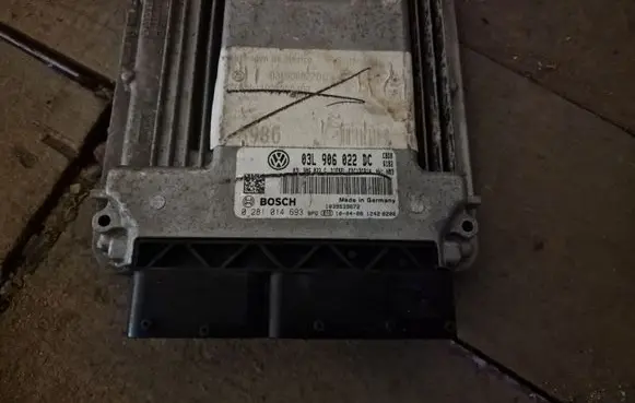 Volkswagen Golf V Engine control unit/module 03L906022DC
