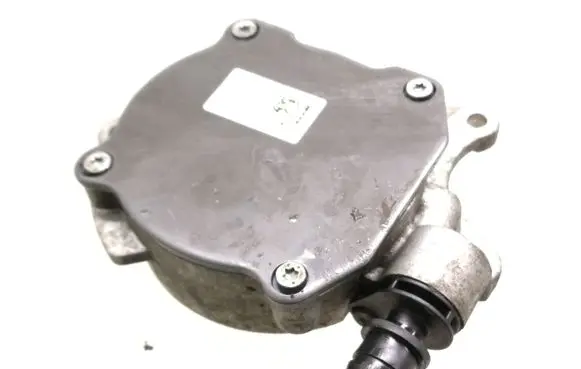 Volkswagen Golf VI Vacuum pump 03L145207