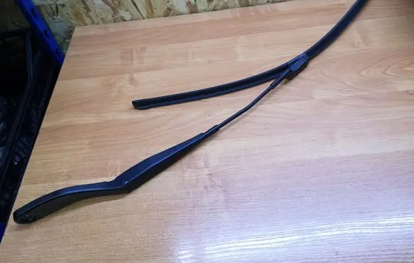 Volvo V50 Front wiper blade arm 8623159