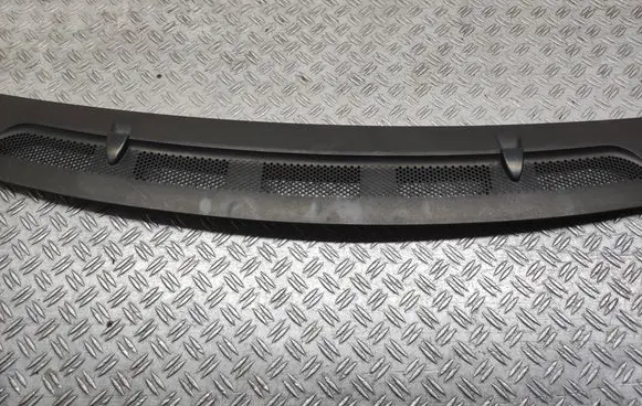 Mercedes-Benz B W245 Wiper trim A1698360018