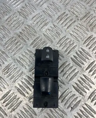 Nissan Juke I F15 Electric window control switch 254111KA5A