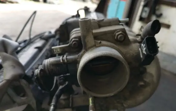 Mazda 323 Throttle valve 8z24