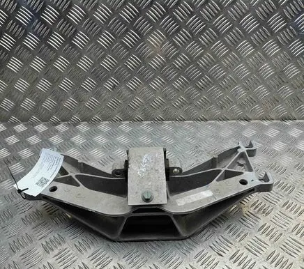 Jaguar F-Pace Gearbox mounting bracket GX735060CB