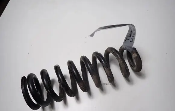Toyota Hilux VIII Front coil spring